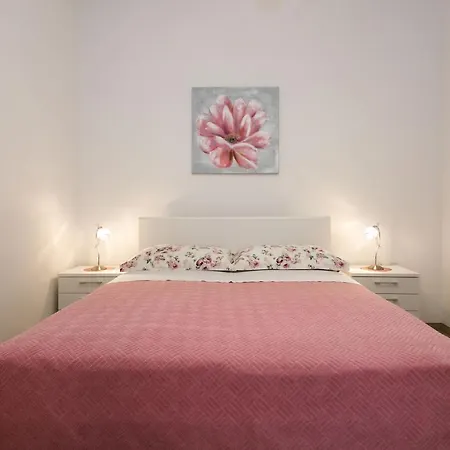 Appartamento Apartments Judita Near The Sea
